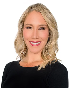 Portrait of Courtney Olander, Realtor.