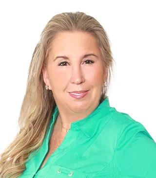 Portrait of Carmen Lesko-Dionne, Realtor.