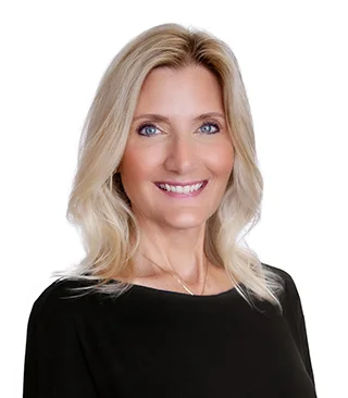 Portrait of Cheryl Henderson, Realtor.
