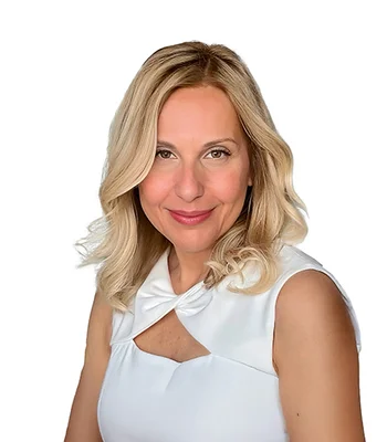 Portrait of Leana Schwartz, Realtor.