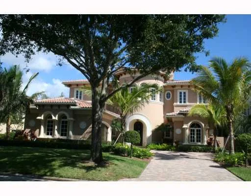 318 Eagle Drive in Admirals Cove
